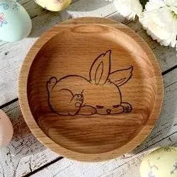 Пасхальный шедевр: деревянная тарелочка с кроликом как идеальный подарок