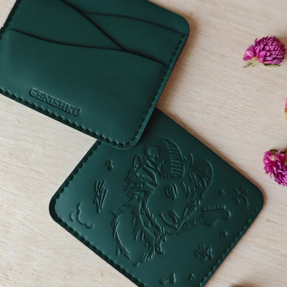 Картхолдер с козлом панк-рокером