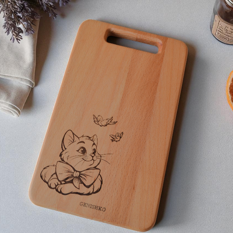 Доска с котенком из бука