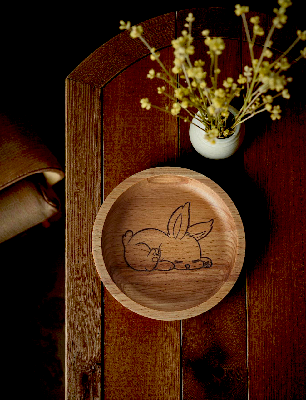 Тарелочка деревянная с авторским рисунком "Кролик",