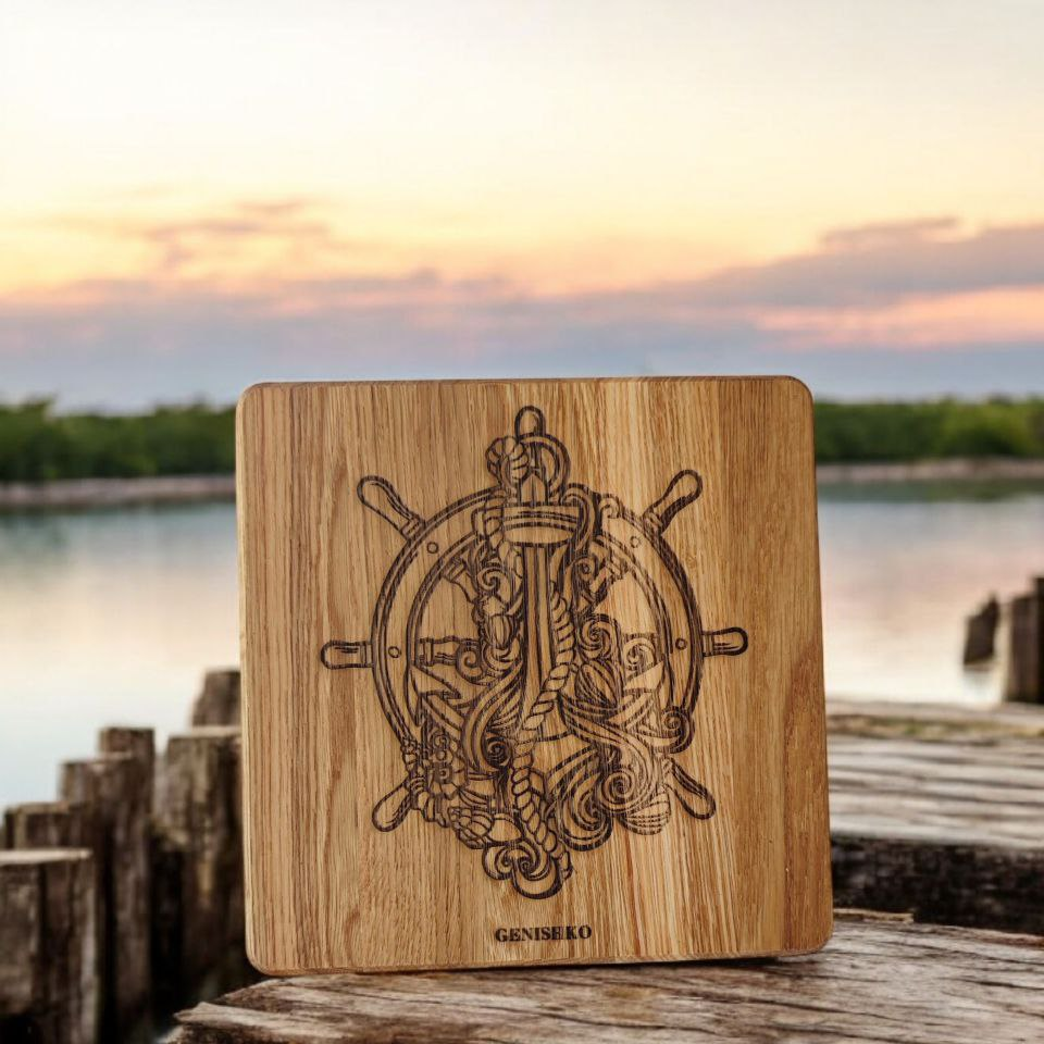 Доска из дуба с якорем