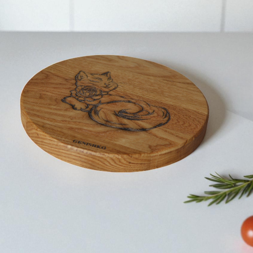 Доска из дуба с кошкой